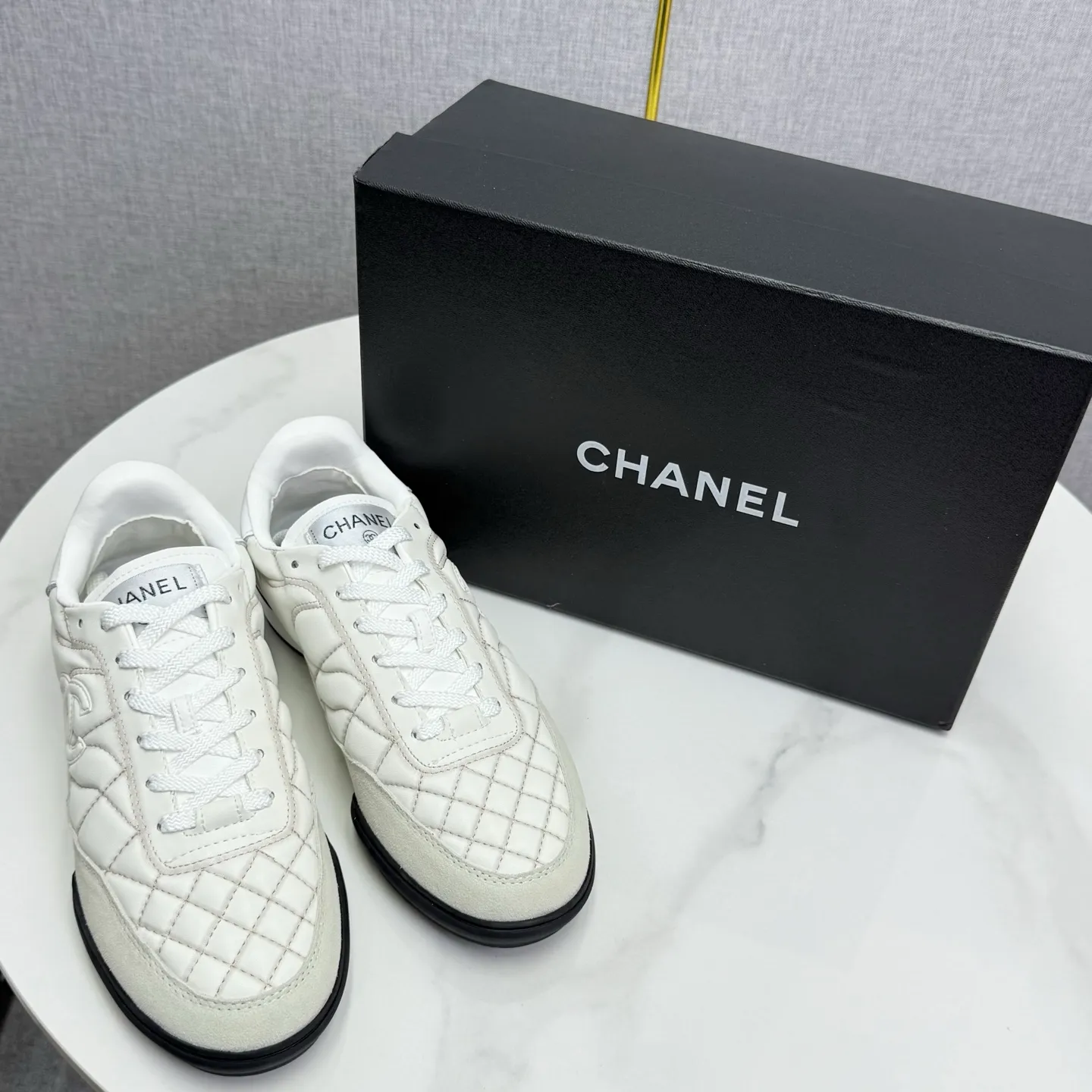 👟👟Ex-factory price 600👟👟Chanel Panda Shoes! 2025 counter's top casual sports shoes. This classic design; the upper is electro-embroidered with a variety of techniques; the outsole is fashionable and sporty; the unusual inclusion of a variety of color matching elements... The diversified mix and match is very good-looking and versatile, and can be used for leisure, fashion, sports, and outdoor... ꫛꫀꪝ Go➫ Materials: ❶Upper made of: original imported first-layer silk cowhide + original waterproof cloth + original first-layer cowhide ❷Inner lining: Original Yangli+wang ❸ Outsole based on: Original TPU combination outsole Counter boutique packaging complete set for women 35–41